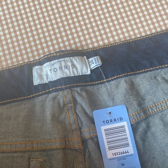 Torrid women’s denim shorts. Size 24. NWT - Picture 8 of 14